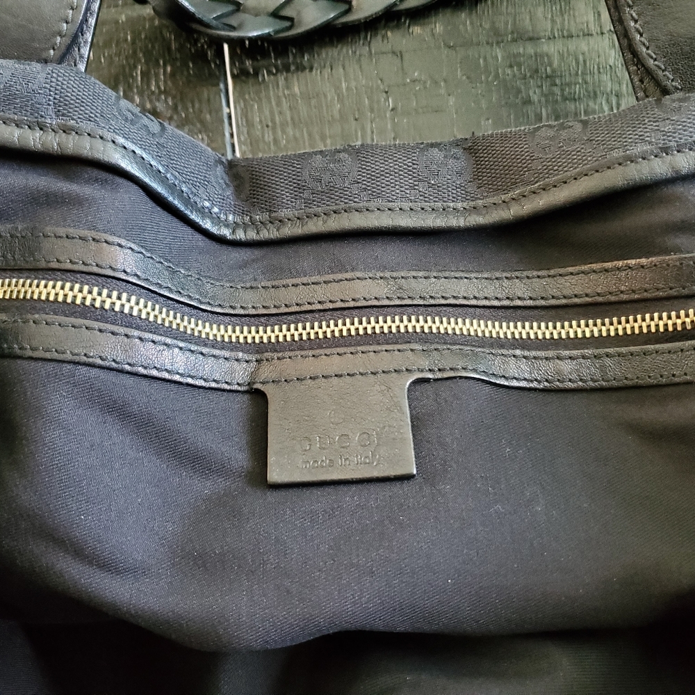 Authentic Gucci Pelham Handbag - Picture 13 of 16